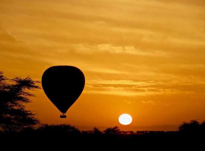 baloon safari serengeti tanzania safari migration