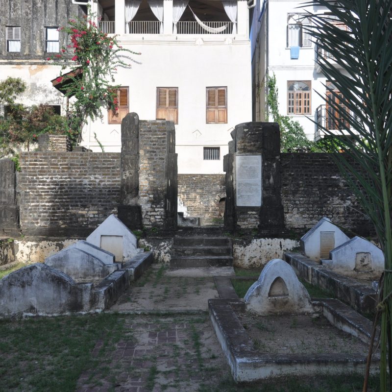 stone town zanzibar shirazi graveyard old persian (17)