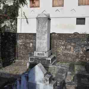 stone town zanzibar shirazi graveyard old persian (9)