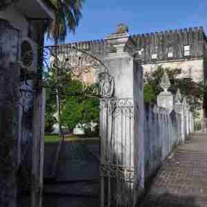 stone town zanzibar shirazi graveyard old persian (20)