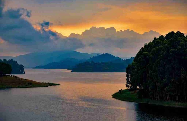 Alloggiare sul lago Bunyionyi